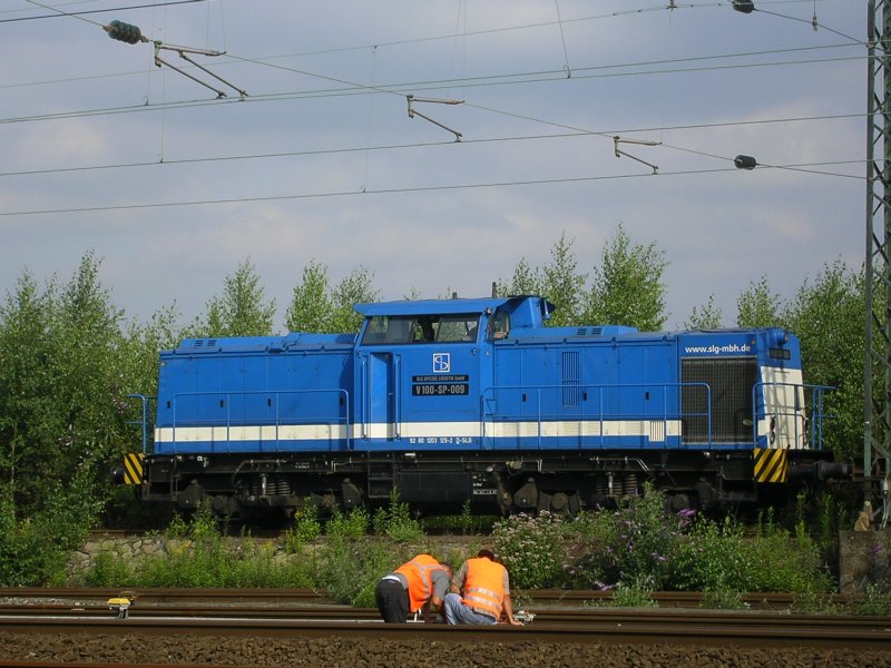 Spitzke Logistik V-100-SP-009 und 2 Techniker die eine Signalstrung beheben.(01.08.2008) 
