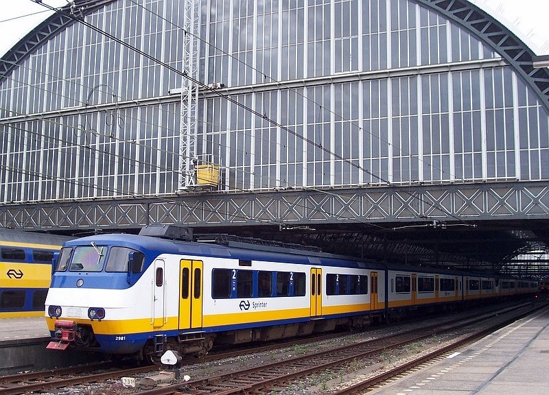 Sprinter am 20.06.2007 in Amsterdam Centraal.