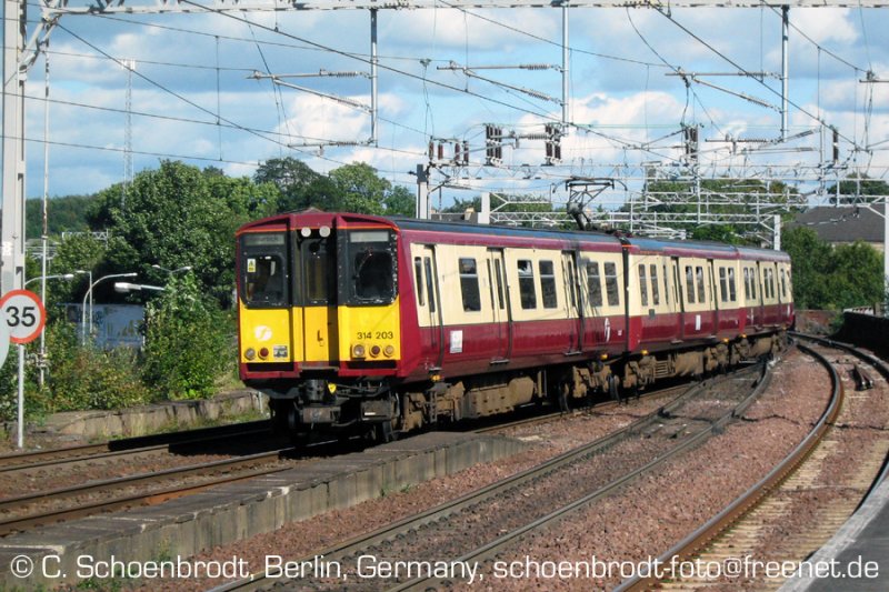  SPT  314203 nach Gourock, Bahnhof Paisley einfahrend,
September 2007