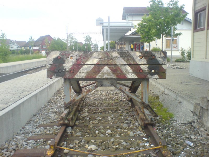 Spuren der (Nicht-)Benutzung. Der Prellbock am Stumpengleis in Tgerwilen Gottlieben. 