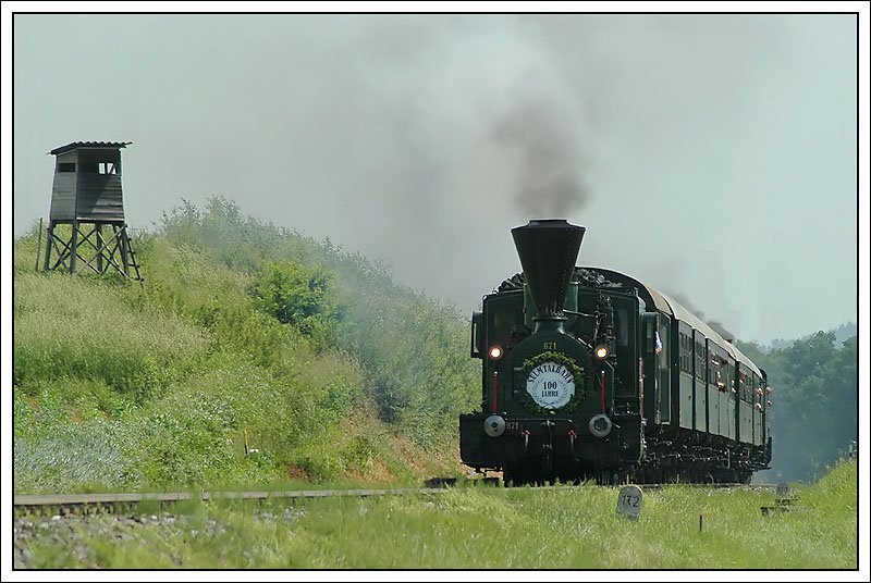 SPz 8507 mit 671 an der Zugspitze und 17c 372 am Zugschluss am 27.5.2007 kurz vor der Durchfahrt in Wettmannst�tten.