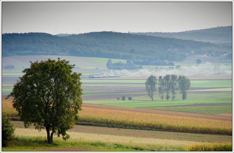 SR 16254 von Korneuburg nach Ernstbrunn, am 27.9.2009 vom Mollmannsdorfer Berg aus fotografiert. Der Zug befindet sich auf dem Bild kurz vor Mollmannsdorf.