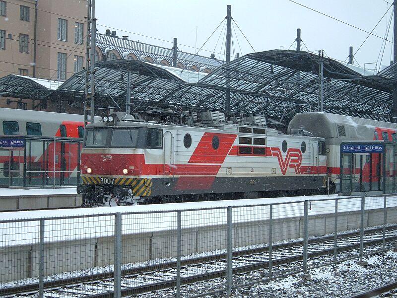 Sr1 3007 mit InterCity am 17.01.2006 in Helsinki C.