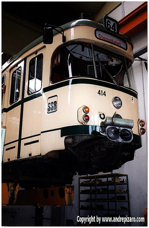 SSB TW 414 D�WAG 8-Achser auf der Hebeb�hne im Betriebshof Dransdorf anl. Tag der offenen T�r im Betriebshof 