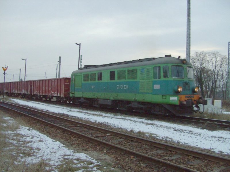 ST 43-334 am 05.07.2008 bei der Ausfahrt aus dem DB Bahnhof Guben in Ri. Polen 