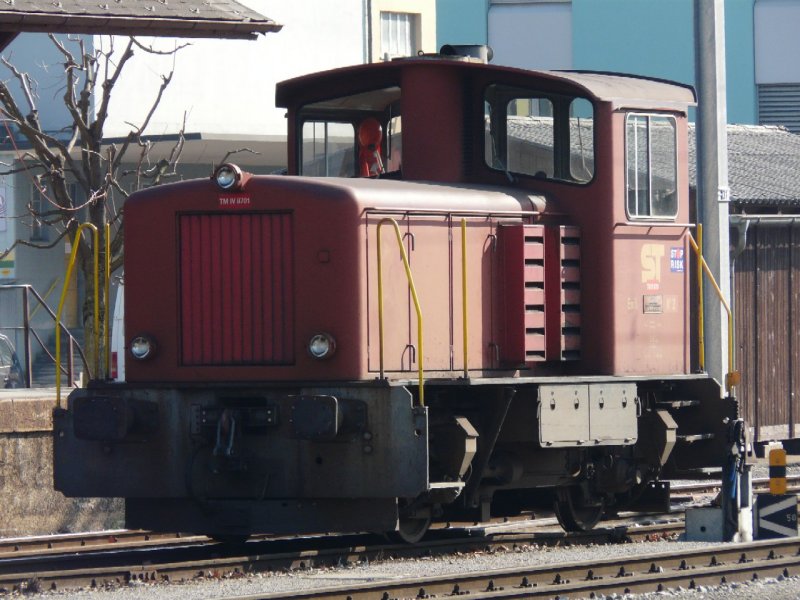ST - Diesellok Em 2/2  2 der Gterbahn von Sursee nach Triengen im Bahnhofsareal von Sursee am 17.02.2008