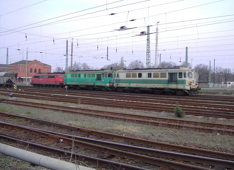 ST43-100 und ST43-223 am 12.04.2008 im DB Bahnhof Guben