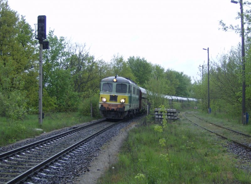 ST43-208 am 01.05.2008 vor dem Einfahrtsignal Bahnhof Guben