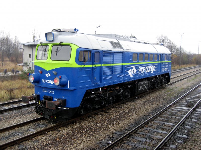 ST44-1202 von der PKP Cargo am 20.11.2008 in Piekary Śląskie-Szarlej.