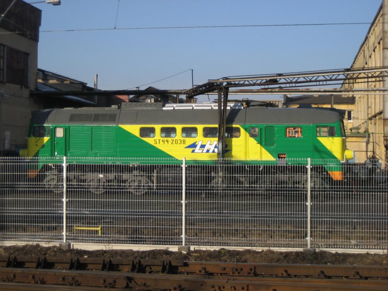 ST44-2038 von der LHS am 29.12.2007 in der Firma PESA Bydgoszcz.