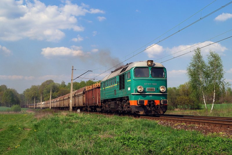 ST44 - 489 mit Kohlezug vor Nedza (28.04.2008)