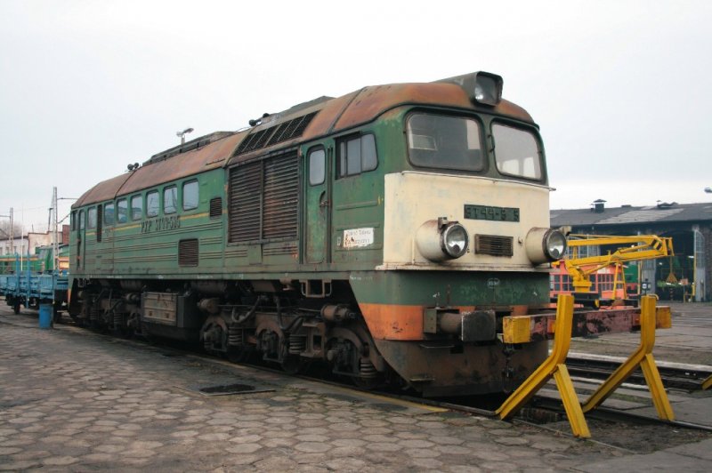 ST44-585 in Krzyz am 30.12.2006.Sie wurde im September 2007 vor ort zerlegt.