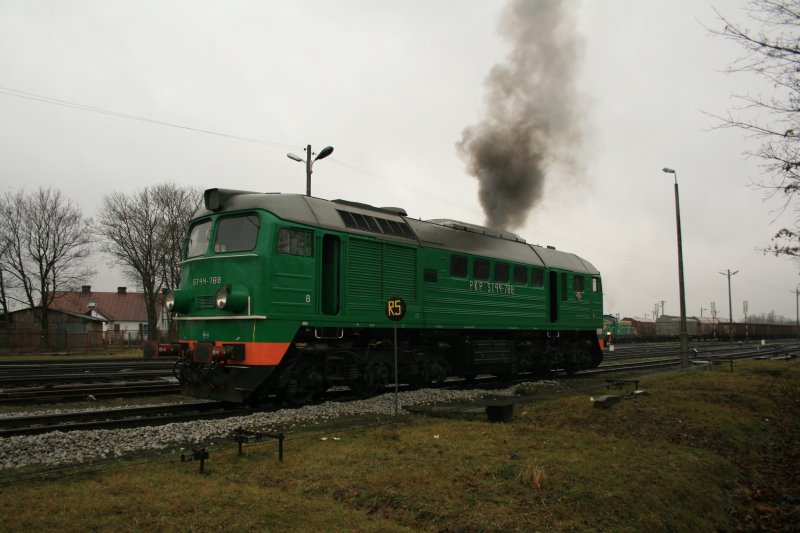 ST44-788 in Suwalki beim Motor starten,28.12.06