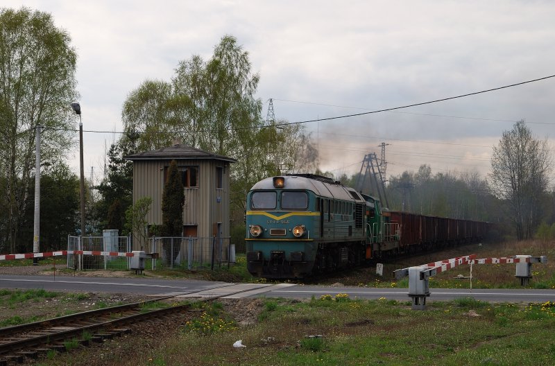 ST44 - 966 mit Gterzug in Zawiercie (29.04.2008)