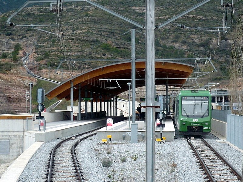 Stadler GTW AM3 am 09.03.2008 im Bahnhof Monistrol-Vila 172 m, hier beginnt hinter dem Bahnhof die Zahnstrecke. Ein groer Parkplatz ist hier vorhanden.