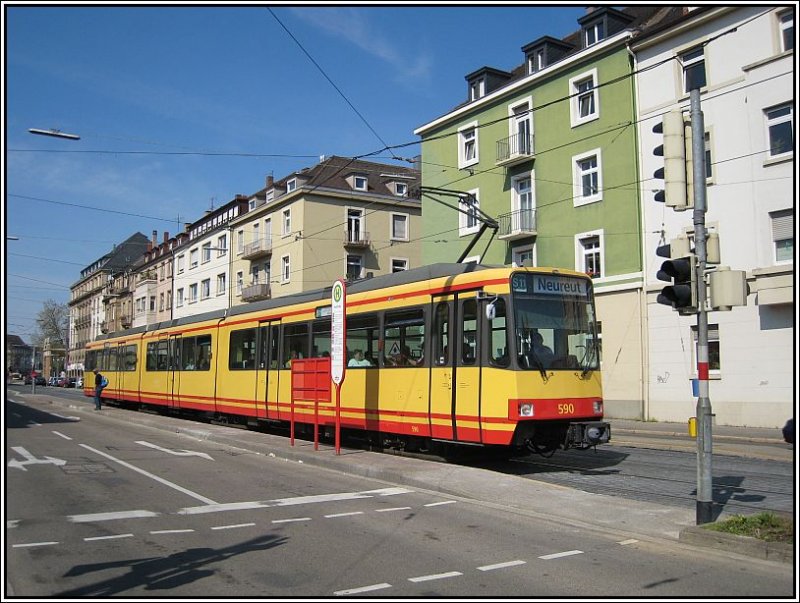 Stadtbahn-Tw 590, eingesetzt auf der Linie S11 nach Neureut, steht am 04.05.2008 an der Haltestelle Poststrae.