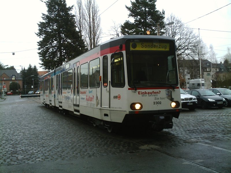 Stadtbahnwagen 2302 mit Eigenwerbung und  neuen  Achsen am 14.2. gegen 9.15 Uhr vor dem Hauptgeb�ude der Stra�enbahnwerkstatt Simonskaul, Weidenpesch. (Fotogenehmigung)