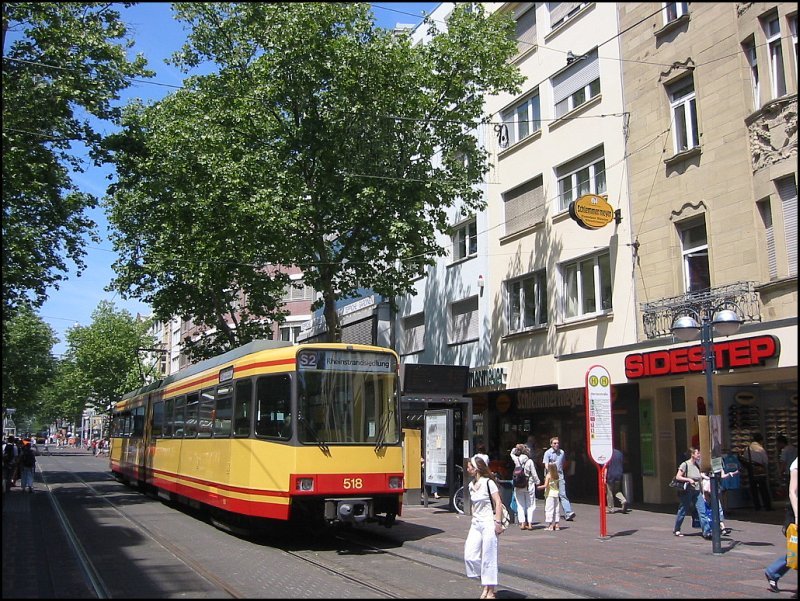 Stadtbahnwagen 518, eingesetzt auf der Linie S2 in Richtung Rheinstrandsiedlung in Karlsruhe, steht am 10.06.2006 an der Haltestelle Herrenstrae in der Karlsruher Innenstadt.