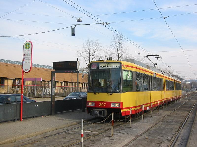 Stadtbahnwagen 807 steht am 13.02.2006 als Linie S5 an der Haltestelle Tullastra�e an der Durlacher Allee. Im Hintergrund sind die Hallen des Betriebshofs Tullastra�e der Verkehrsbetriebe Karlsruhe zu sehen.   