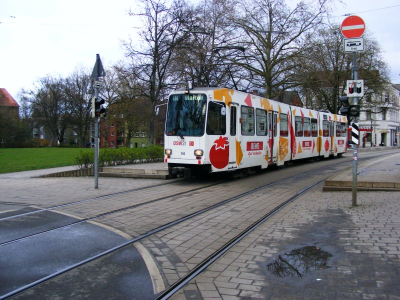 Stadtbahnwagen vom Typ N 8 der Dortmunder Stadtwerke in Dortmund-Dorstfeld auf dem Weg nach Dortmund-Marten