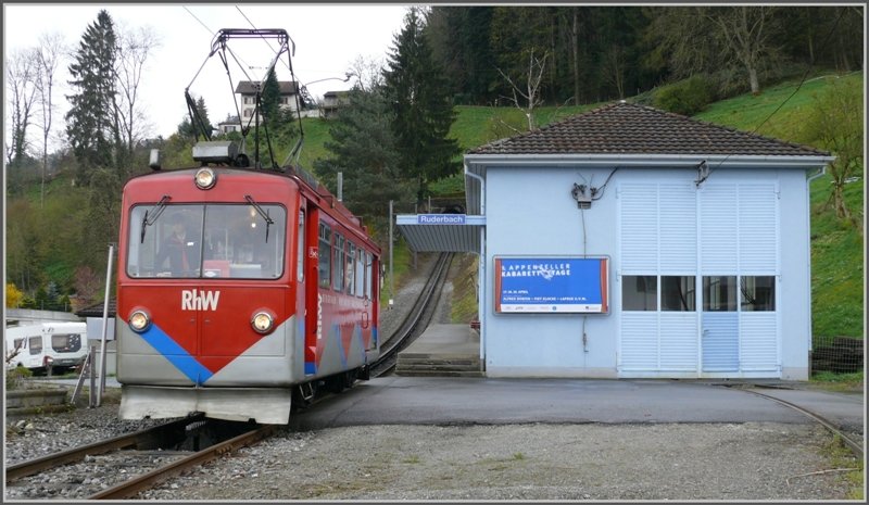 Station und Depot Ruderbach am Beginn der Zahnradstrecke nach Walzenhausen. Der BDeh 1/2 befindet sich hier auf Talfahrt. (14.04.2008)