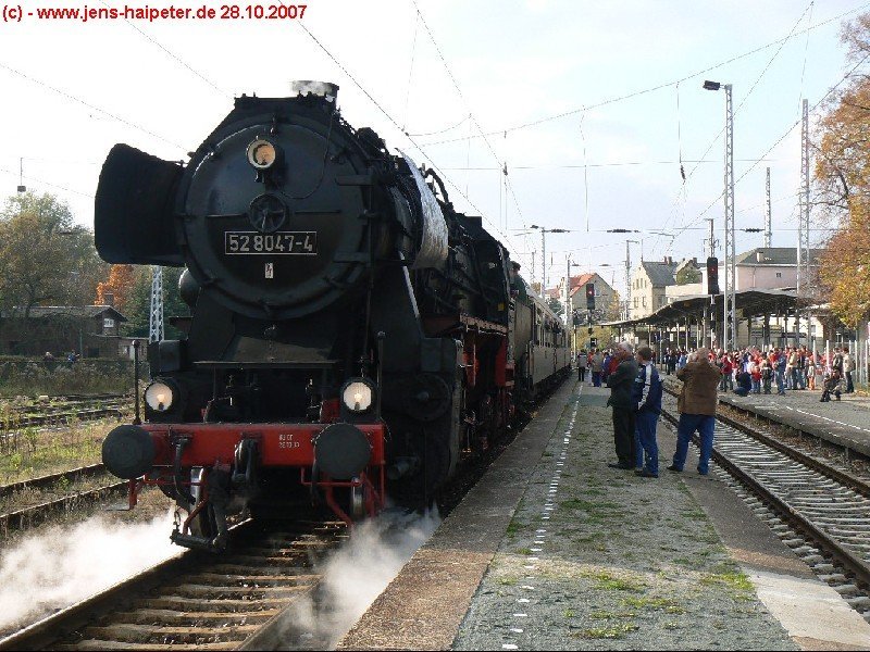 Station der letzten Fahrt von 52 8047-4 war unter anderem Dbeln. Hier setzt der Zug gerade zurck, um auf den Chemnitz-Riesaer Teil des Bahnhofs zu gelangen und seine Fahrt ber Riesa nach Dresden fortzusetzen.