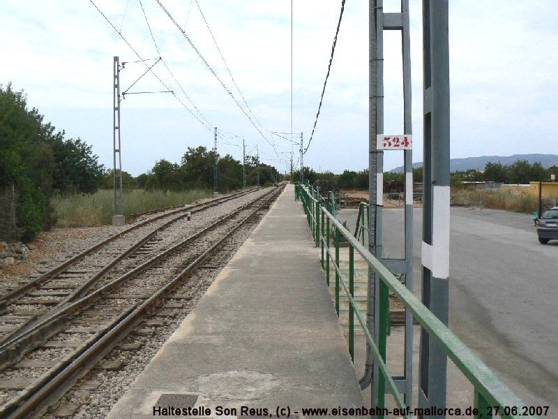 Station Son Reus. Die Anlage dient schon der Ansicht nach zum  Umschlag  von Touristen aus Bussen in die Sller-Bahn. Halt nur bei Bedarf. Es ist die erste von 3 kleineren Zwischenstationen. Foto: 27.06.2007