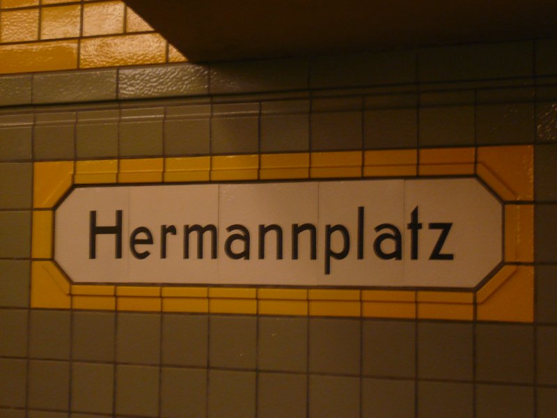 Stationsschild Hermannplatz
