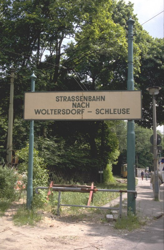 Stationstafel der Strab Linie Rahnsdorf- Woltersdorf/Schleuse
beim S-Bhf.Rahnsdorf im Jahr 1994 (Archiv P.Walter)