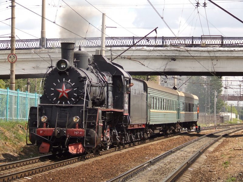 Steam locomotive Er with Retro-train at Riga line Moscow, 15.07.2007