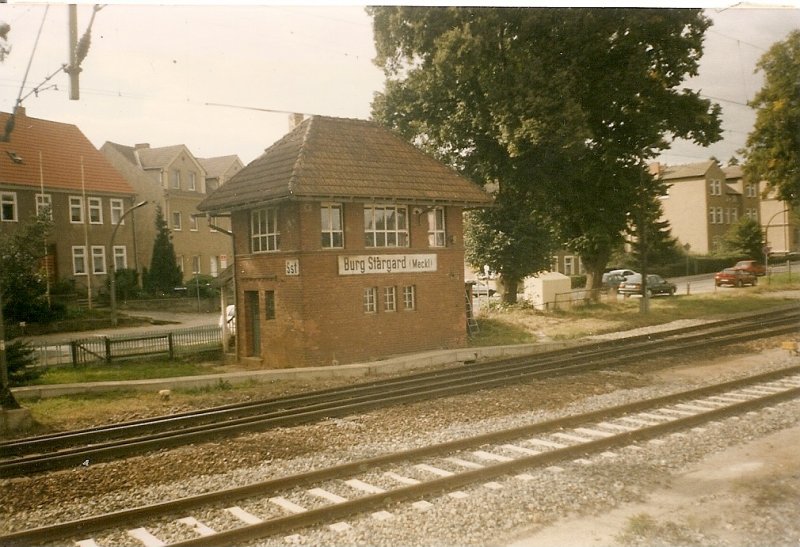 Stellwerk Sst in Burg Stargard(Meckl) Strecke Stralsund-Neustrelitz im September 1997.