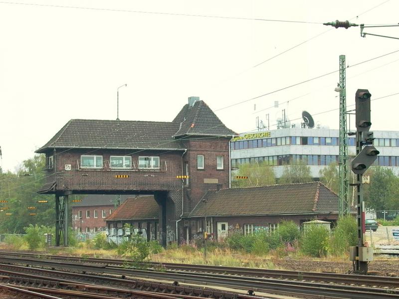 Stellwerk Sternschanze an der Verbindungsbahn Hamburg Hbf - Abzw Rainweg (August 2003).