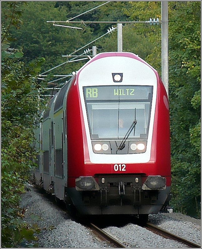 Steuerwagen 012 passiert am 09.09.08 die Haltestelle Merkholtz auf seiner Fahrt von Kautenbach nach Wiltz. (Hans)