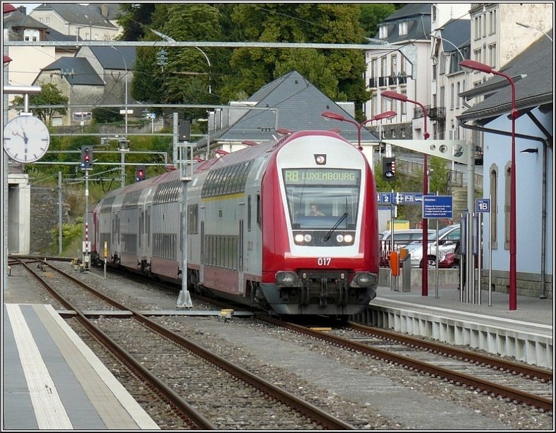 Steuerwagen 017 voraus, fhrt RB 3216 am 01.09.08 in den Bahnhof von Wiltz ein. (Hans) 