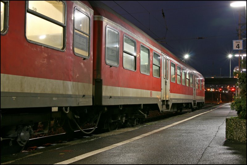 Steuerwagen 5080 82-53 995-0 eingereiht in der RB91 (RB 39158)  RUHR-SIEG-BAHN . Aufgenommen in Siegen am 08.12.07