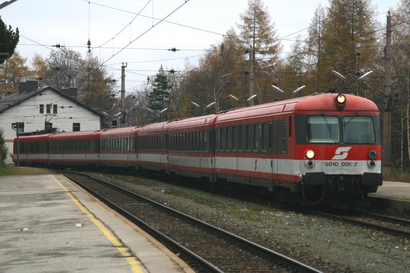 Steuerwagen 6010 006-2 als IC 559  Stadt Bruck an der Mur  von Wien nach Graz. hier bei der Durchfahrt am Semmering. (6.11.2005)