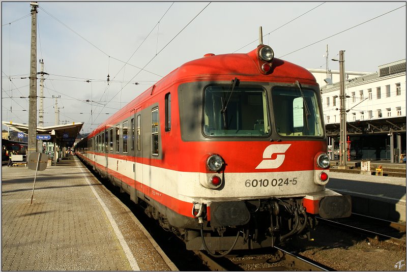 Steuerwagen 6010 024 des IC 518  Karl Bhm  kurz vor der Abfahrt in Graz.
22.11.2008