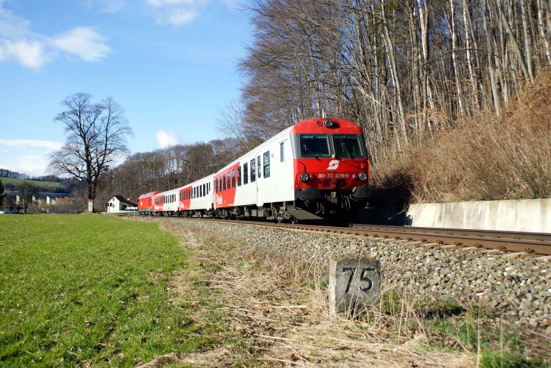 Steuerwagen 8073 206 fhrt mit REX2716 von Fehring nach Wien Sd. Petersbaumgarten, 26.03.2009