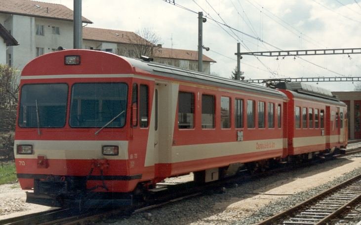 Steuerwagen ABt 713 mit Triebwagen BDe 4/4  613 im Bahnhof von Saignelegier im Sept.1990
