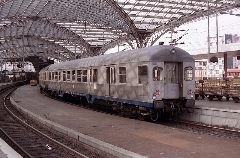Steuerwagen in alte Zustand in Kln Hbf 19-08-1992.