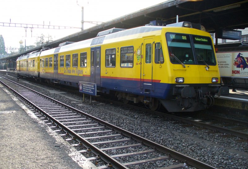 Steuerwagen Bt 50 85 29-35 931-9 mit Triebwagen RBDe 4/4 560 131-5( Le Train des Vignes ) im SBB Bahnhof von Vevey am 31.12.2006