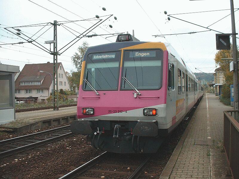 Steuerwagen Bt 504529-33212 der MthB am 20.10.2002 im Triebzug 566 632, Bahnhof Engen.