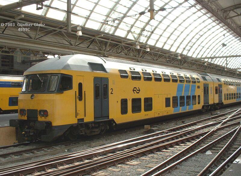 Steuerwagen des Doppelstockzuges DD-AR am 13.05.2003 in Amsterdam Centraal.