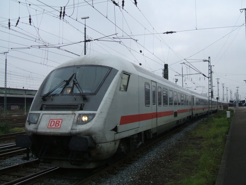 Steuerwagen des IC 2113 nach Stuttgart mit +35 bei der Ausfahrt
aus dem Dortmunder Hbf.(15.11.2007)