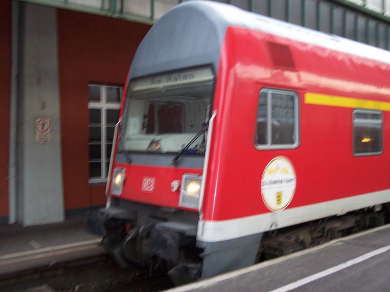 Steuerwagen der ersten Bauform aus G�rlitz nach der Wende. Am 28.12.2003 in Stuttgart Hbf.