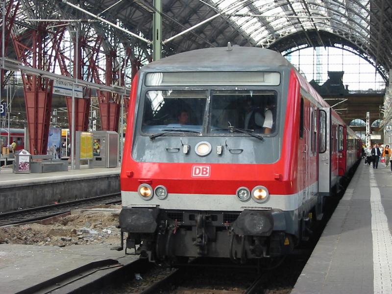 Steuerwagen vom Typ Bybdzf am 26.7.2005 in Frankfurt a. M., schieben Lok ist einer 218er.