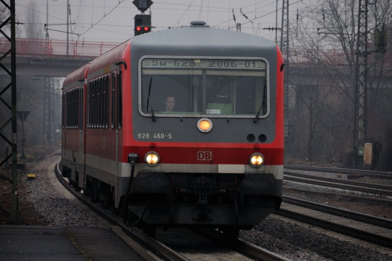 Steuerwagen voraus eilt dieser 628er Ludwigshafen entgegen. Kurios die Zugzielanzeige. Der Akfi (Abkrzungsfimmel) hat wieder zugeschlagen. (Oggersheim, 06.02.09)