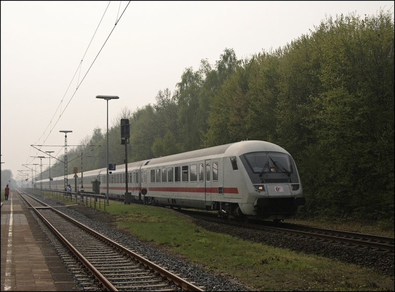 Steuerwagen vorraus durchfhrt IC 2116, Stuttgart Hbf - Greifswald, die Station Ascheberg(Westf). (14.04.2009)
