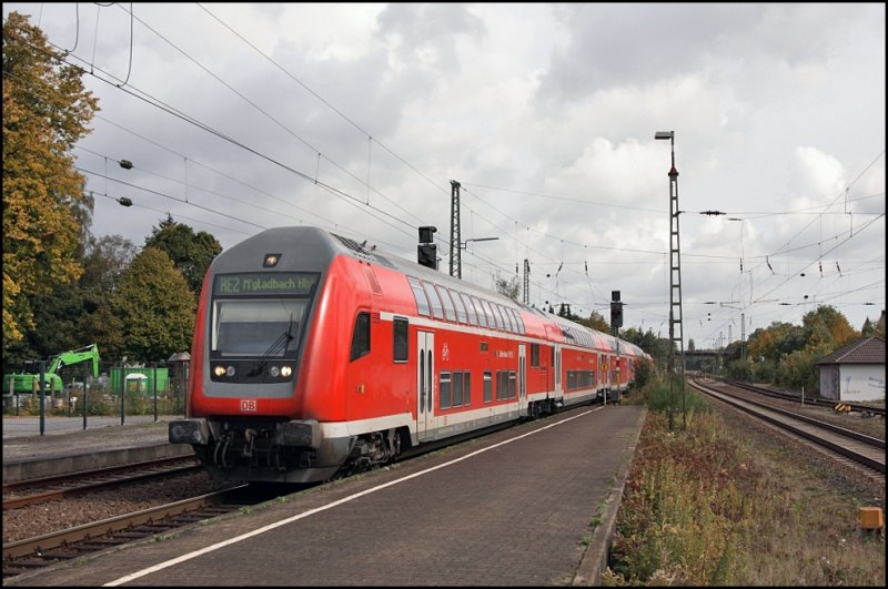 Steuerwagen vorraus erreicht dieser RE2 (RE 10216  Rhein-HAARD-Express  den Bahnhof Haltern am See. (04.10.2008)