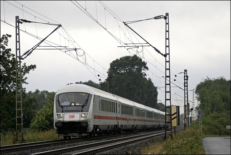 Steuerwagen vorraus ist IC 2141 von K�ln Hbf nach Leipzig Hbf unterwegs. Aufgenommen bei Kamen. (11.06.2009)